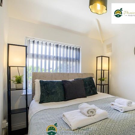 3 Bedroom Coventry House By Passionfruitproperties With Free Wi-Fi, Large Garden And Driveway - 52Nrc Buitenkant foto