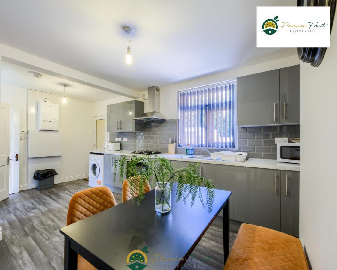 3 Bedroom Coventry House By Passionfruitproperties With Free Wi-Fi, Large Garden And Driveway - 52Nrc Buitenkant foto