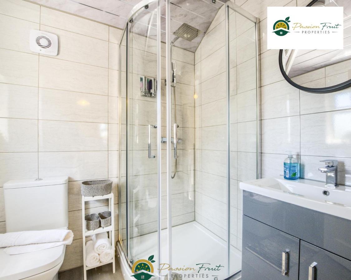 3 Bedroom Coventry House By Passionfruitproperties With Free Wi-Fi, Large Garden And Driveway - 52Nrc Buitenkant foto