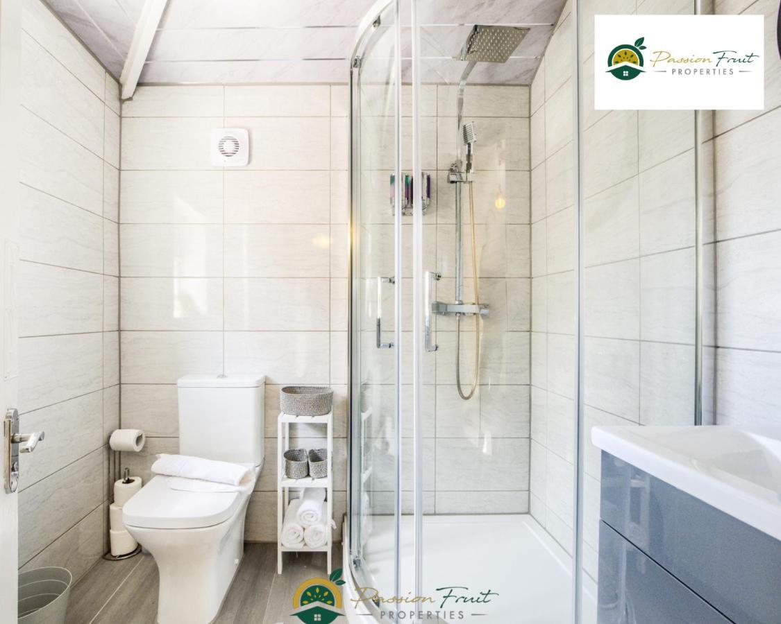 3 Bedroom Coventry House By Passionfruitproperties With Free Wi-Fi, Large Garden And Driveway - 52Nrc Buitenkant foto