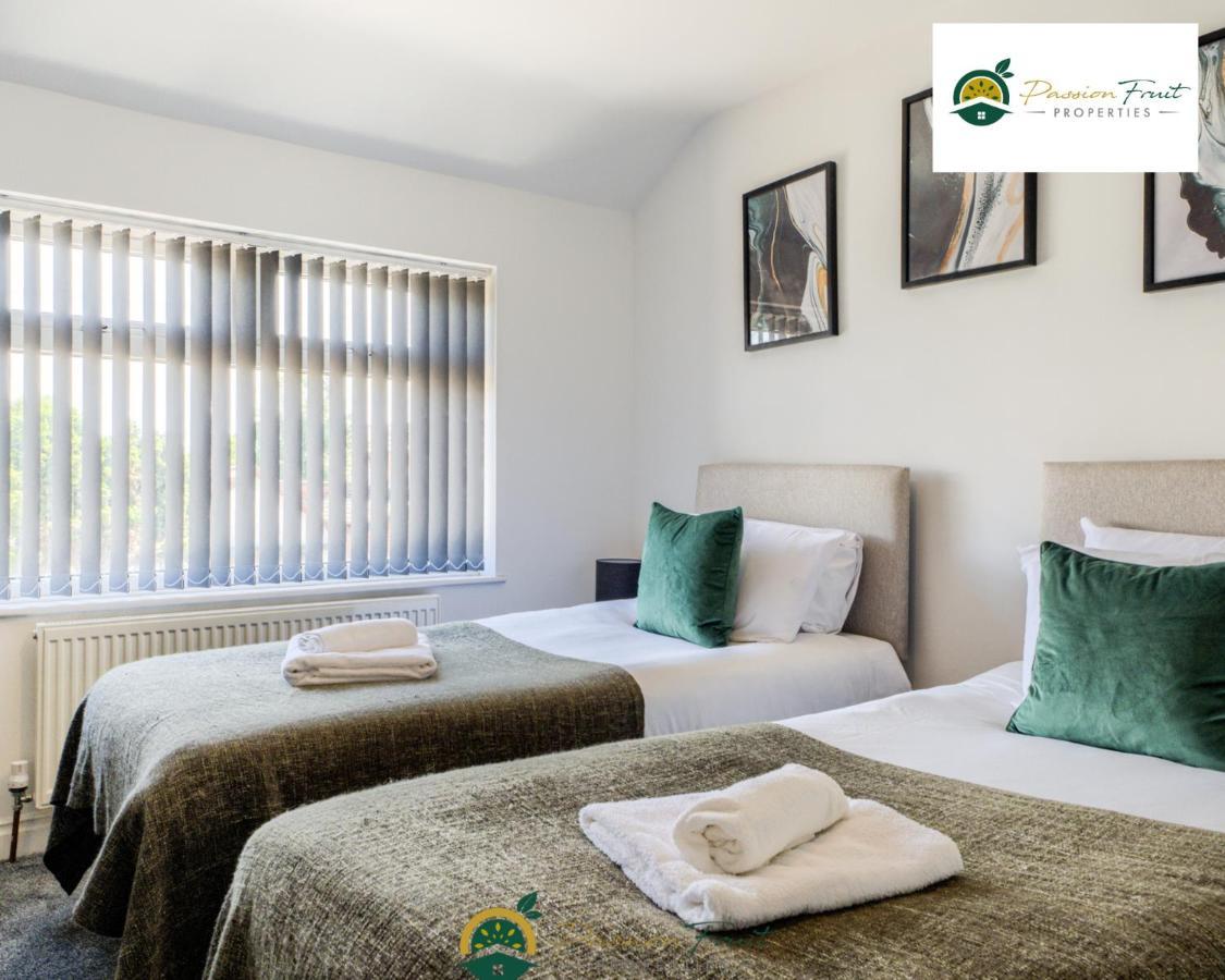3 Bedroom Coventry House By Passionfruitproperties With Free Wi-Fi, Large Garden And Driveway - 52Nrc Buitenkant foto