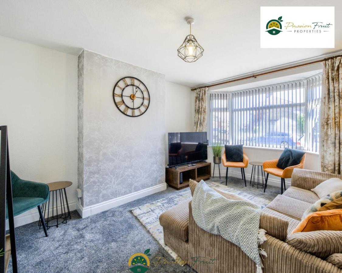 3 Bedroom Coventry House By Passionfruitproperties With Free Wi-Fi, Large Garden And Driveway - 52Nrc Buitenkant foto