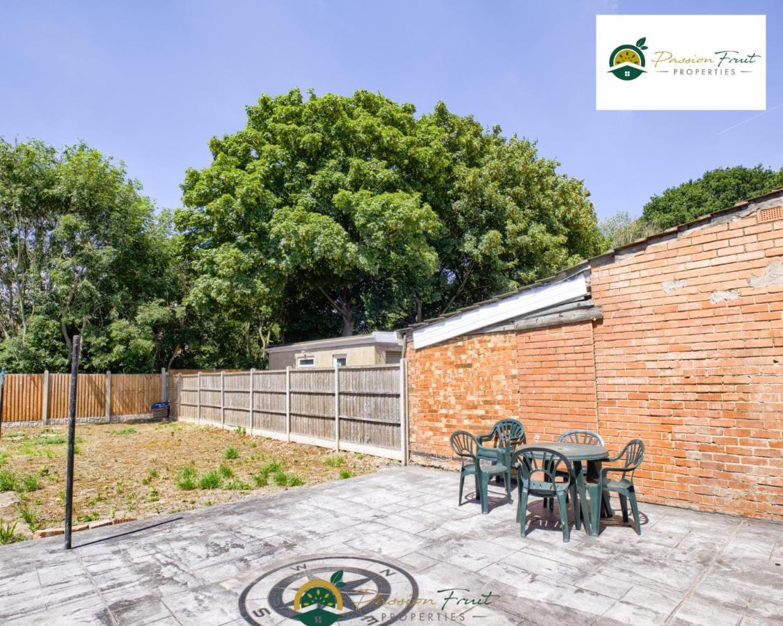 3 Bedroom Coventry House By Passionfruitproperties With Free Wi-Fi, Large Garden And Driveway - 52Nrc Buitenkant foto